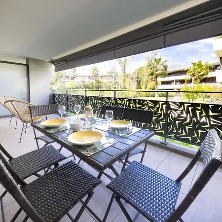 06ah - Superb Waterfront T2 - Swimming Pool *